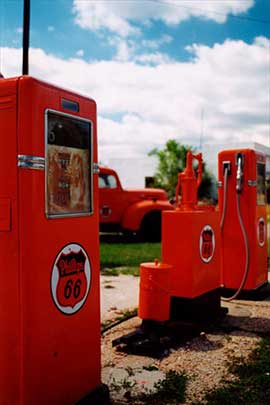 vintage pumps r66